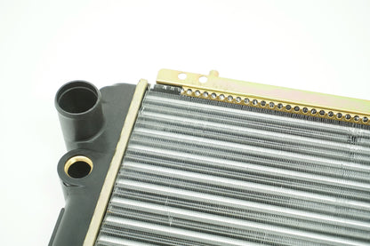 Pièce d'origine Radiateur moteur pour Renault Master II Trafic I 8660000446