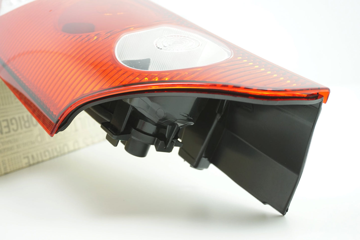 Pièce d'origine Feu arrière gauche de hayon pour Renault Kangoo II 8200419941