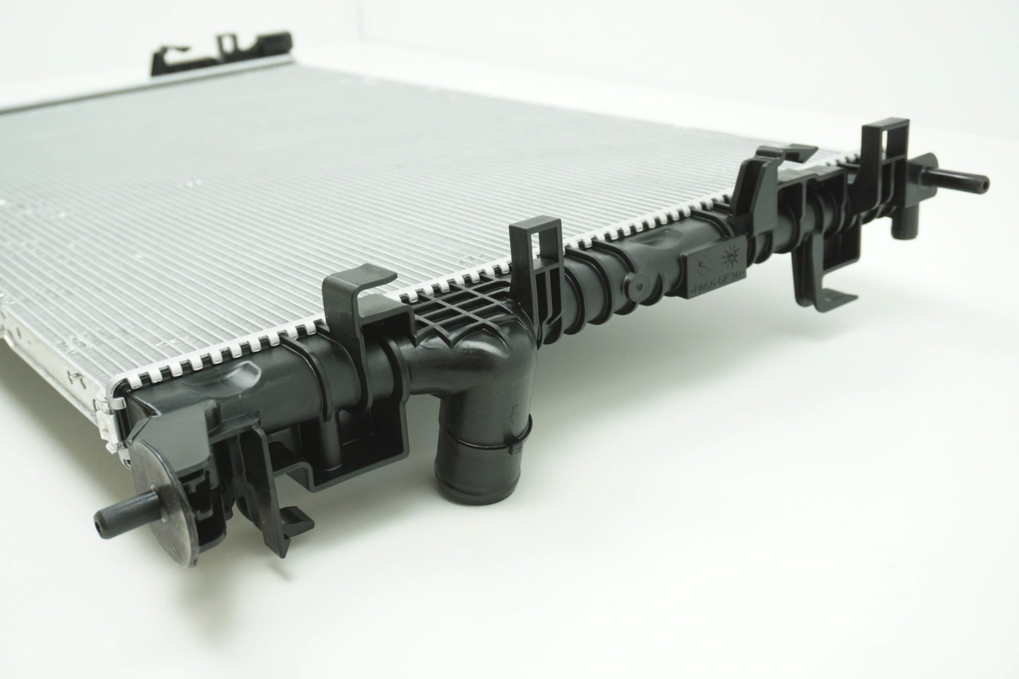 Pièce d'origine Radiateur moteur pour Renault Blue 1.7 214109860R