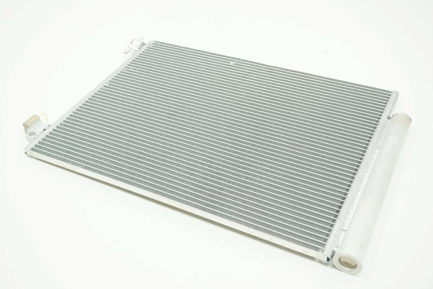 Pièce d'origine Condenseur de climatisation pour Renault Clio IV Captur 821006843R