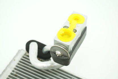 Pièce d'origine Évaporateur de climatisation avec détendeur pour Renault Master III 272811917R