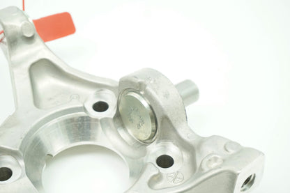 Pièce d'origine Fusée d'essieu avant droite pour Renault Clio III 7701208960
