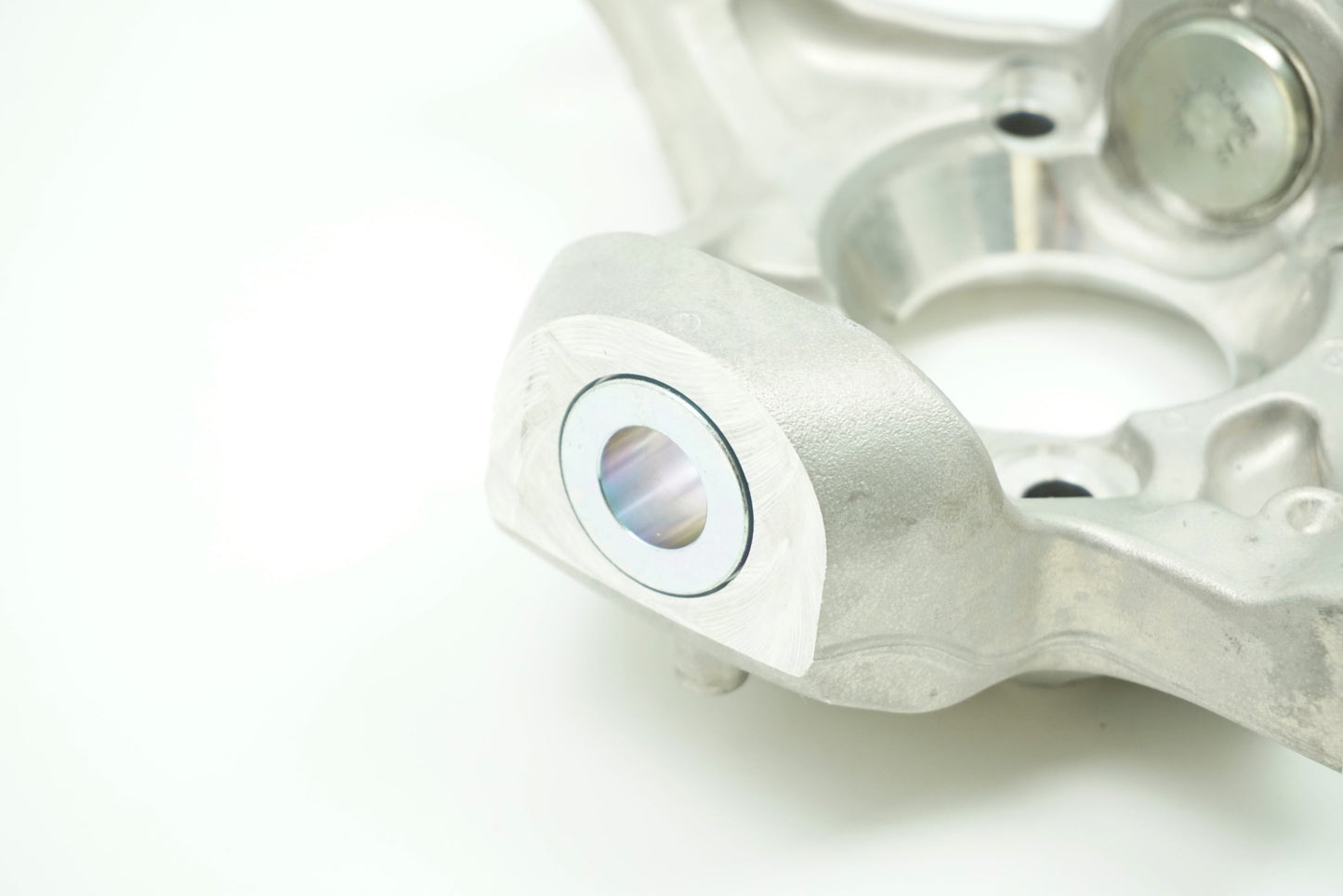 Pièce d'origine Fusée d'essieu avant droite pour Renault Clio III 7701208960