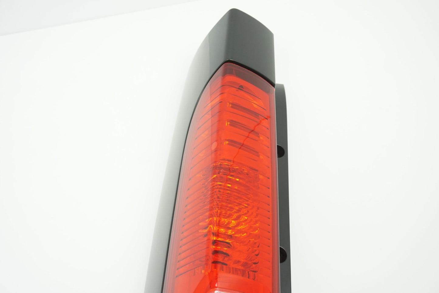 Pièce d'origine Feu arrière gauche pour Renault Trafic II Opel Vivaro 265A60120R