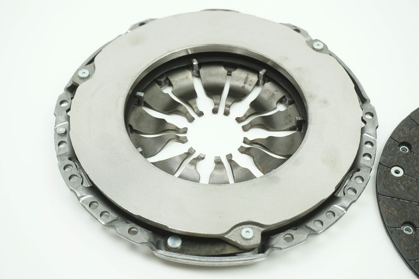 Pièce d'origine Kit d'embrayage pour Renault Dacia 302054477R 301010007R