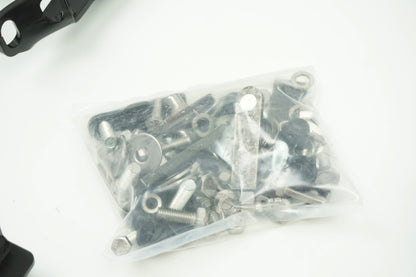 Pièce d'origine Fixation de tubes de protection latéraux pour Dacia Duster 8201480524
