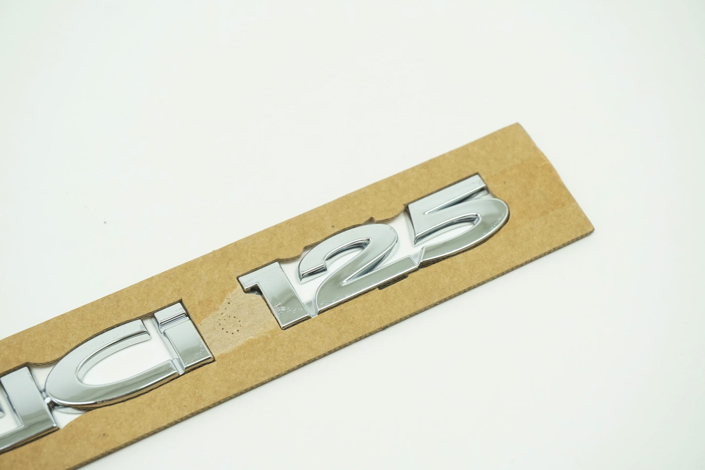 Pièce d'origine Emblème Logo DCI 125 pour Renault Trafic III 808939348R