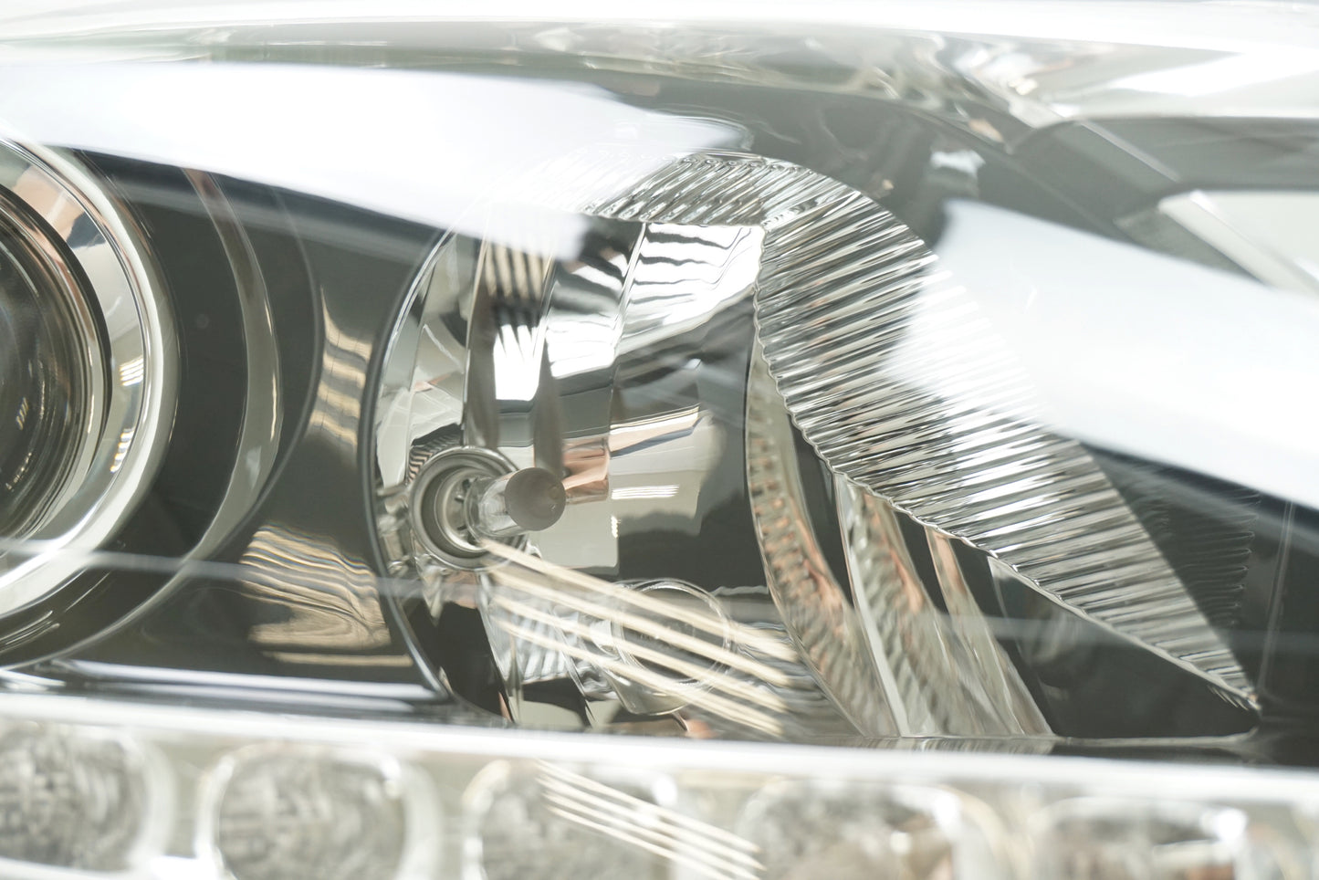 Pièce d'origine Phare avant droit pour Renault Latitude 260108160R