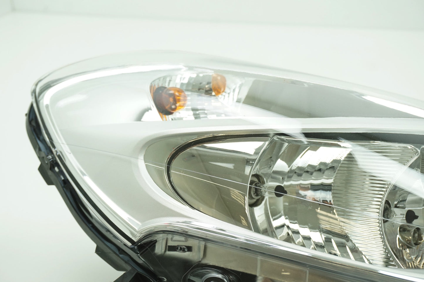 Pièce d'origine Phare droit pour Renault Clio III 260104392R