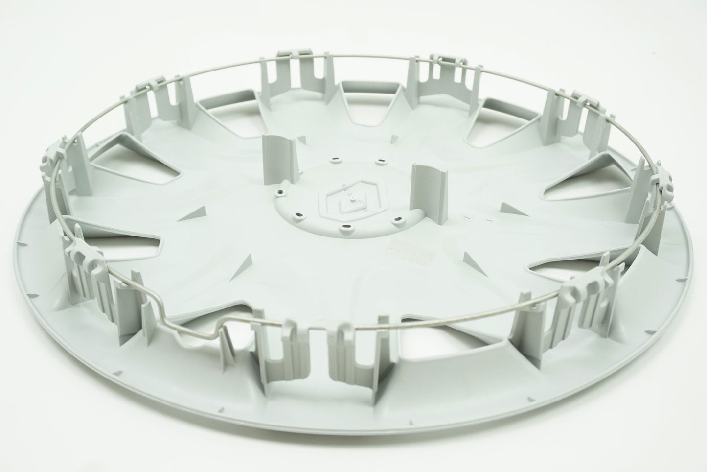 Nouveau enjoliveur 15 pouces pour Renault 8200104591