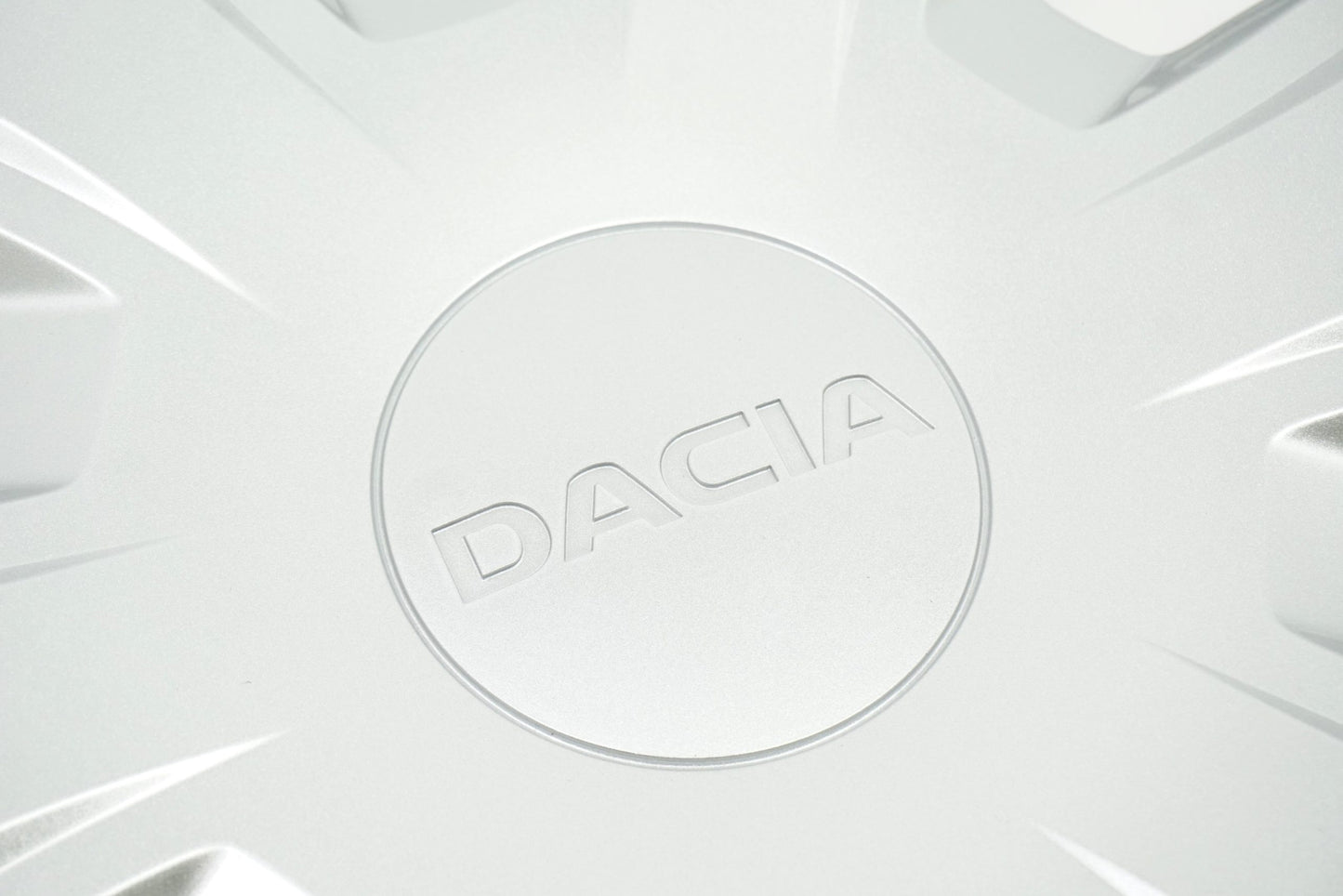 Nouveau enjoliveur 15 pouces pour Dacia 8200199772
