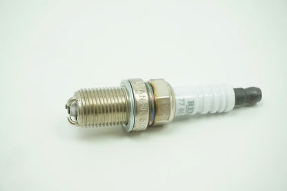 Bougies d'allumage pour Renault Clio Twingo II 7700500172