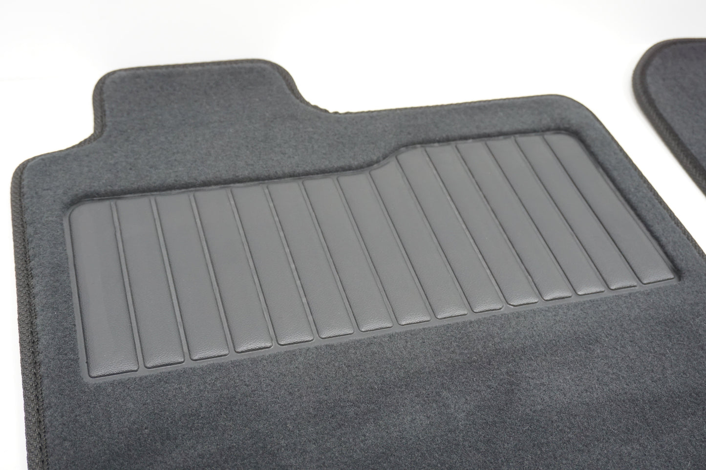 Tapis de sol en velours pour Renault Latitude 7711429350