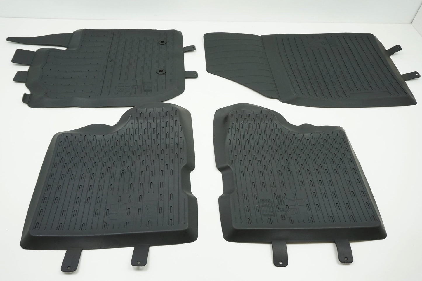 Tapis en caoutchouc pour Dacia Duster 8201402830