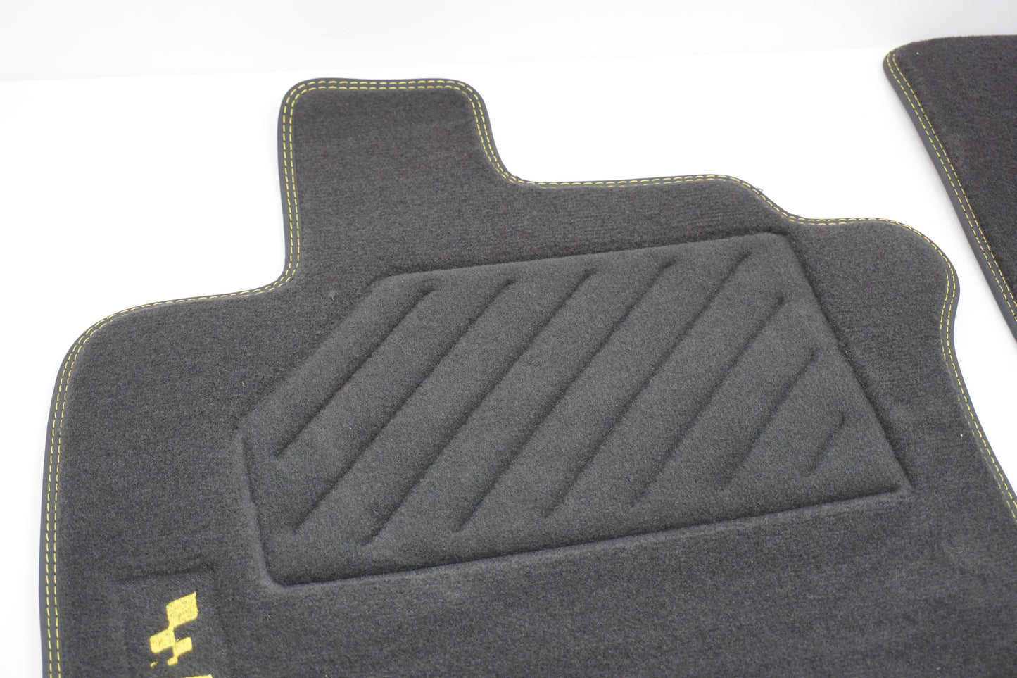 Tapis de sol en velours Sport pour Renault Clio IV 7711427008