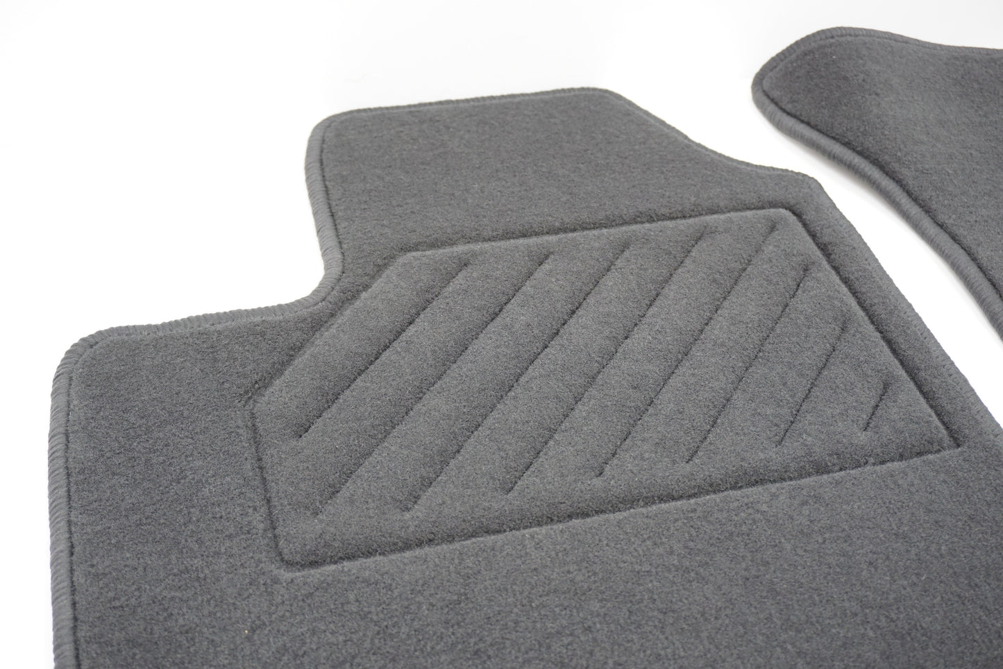 Tapis de sol en velours pour Renault Clio IV 7711574911
