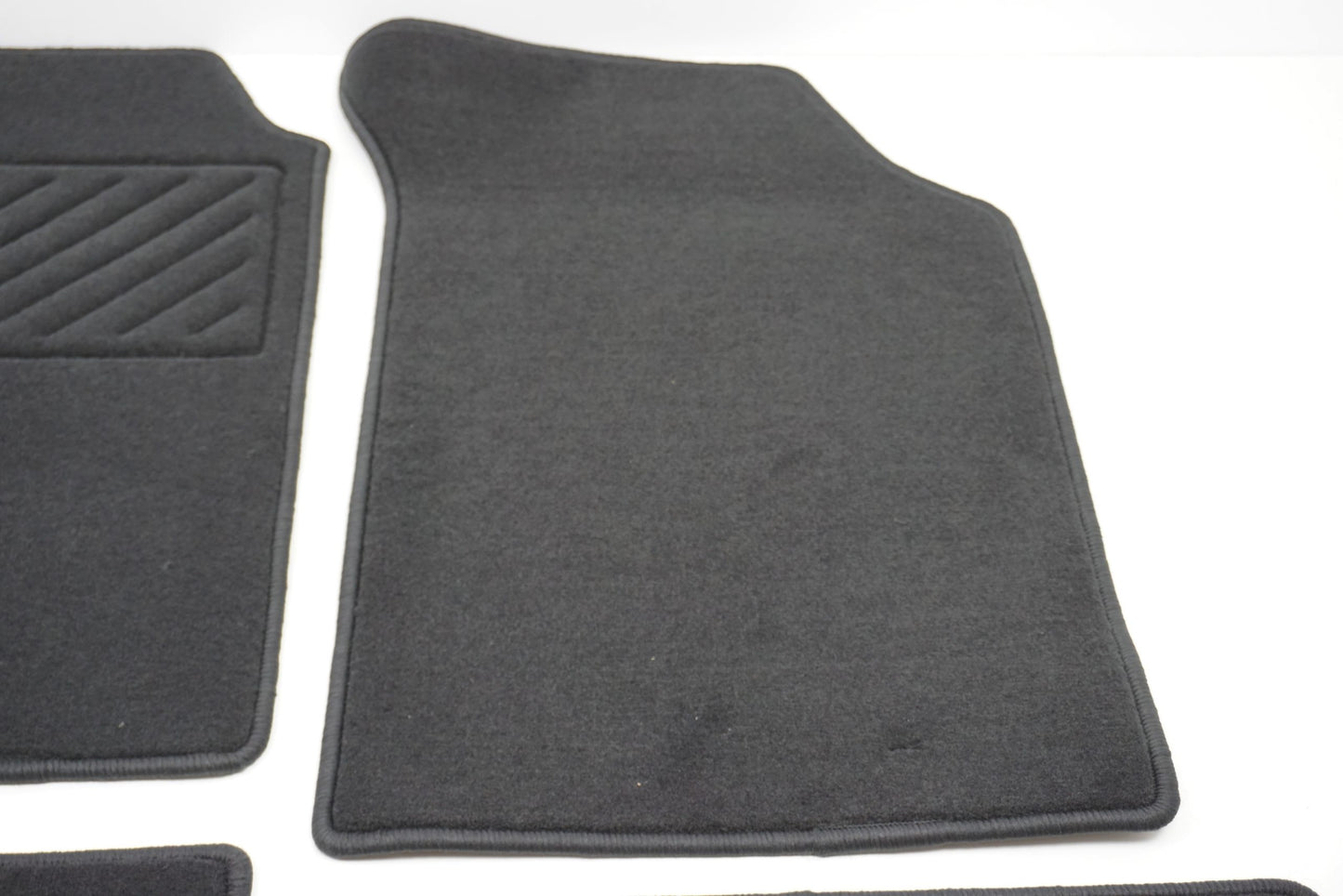 Tapis de sol en velours pour Renault Clio IV 7711574911