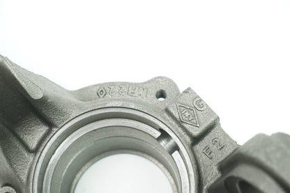 Fusée d'essieu et moyeu de roue arrière gauche pour Dacia Duster 4x4 430198425R