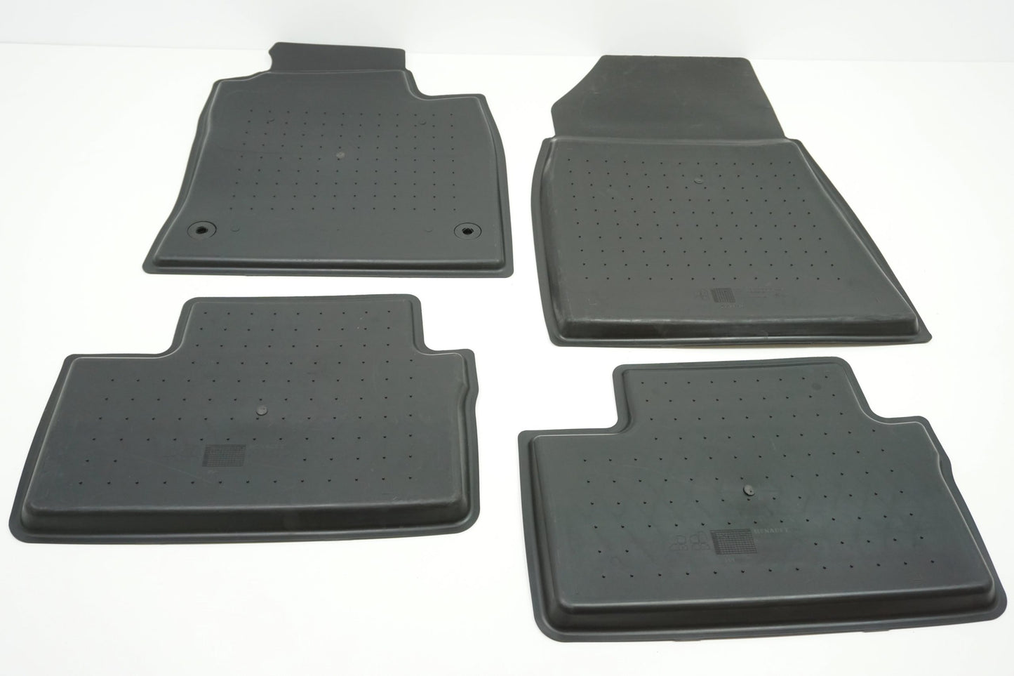 Tapis en caoutchouc pour Renault Clio IV 8201370528