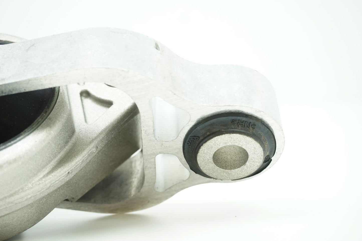 Pièce d'origine Support moteur pour Renault Laguna 546190004R