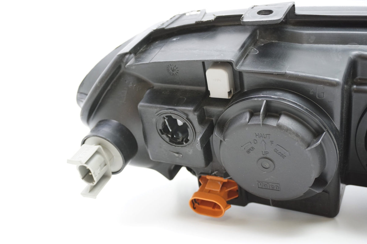 Pièce d'origine Phare avant gauche pour Renault Megane I 7701047185