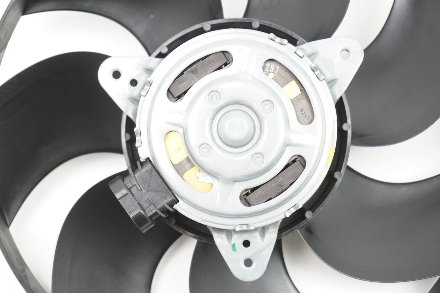 Pièce d'origine Ventilateur pour Renault Master IV 2.3 921207366R