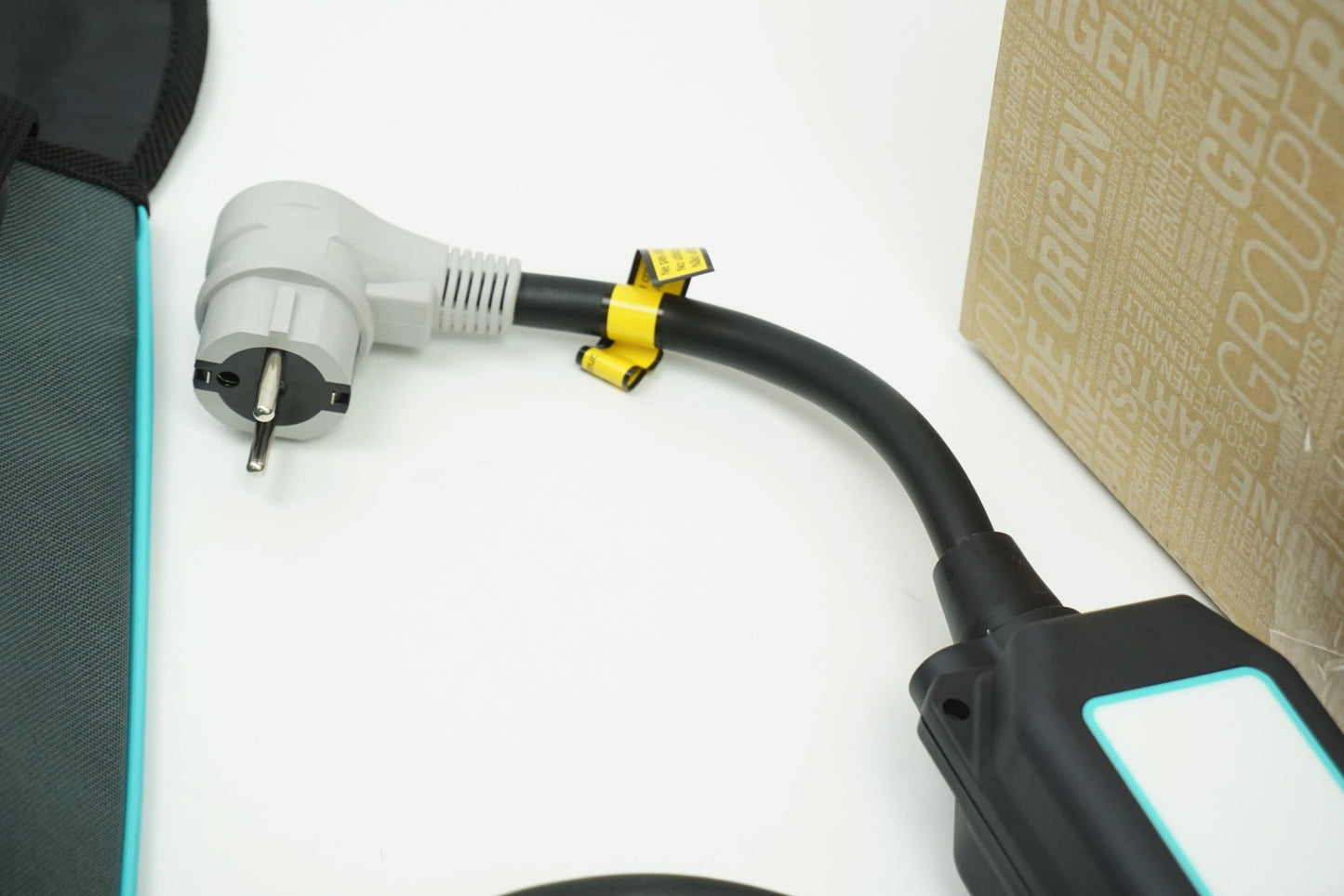 Pièce d'origine Chargeur 8A pour Renault Zoe Z.E. 8201721816