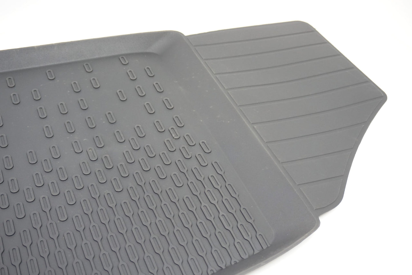 Pièce d'origine Tapis de sol en caoutchouc pour Dacia Duster II 8201708306