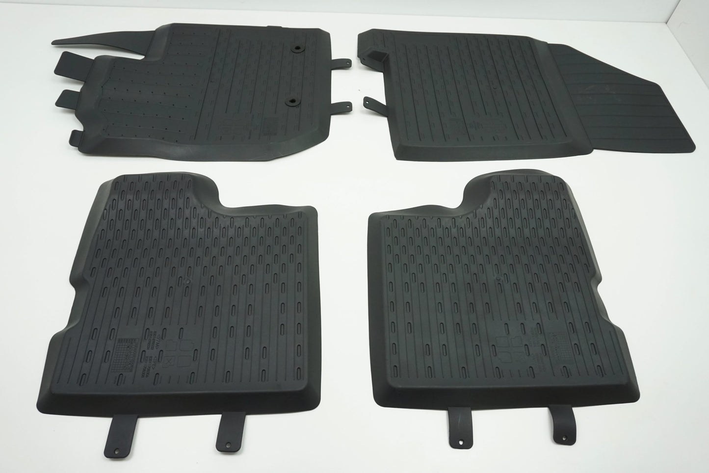 Pièce d'origine Tapis de sol en caoutchouc pour Dacia Duster II 8201708306