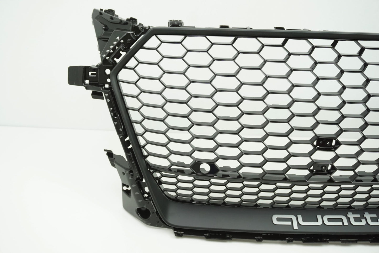 Pièce d'origine Calandre pour Audi TT RS 8S Quattro 8S0853653A