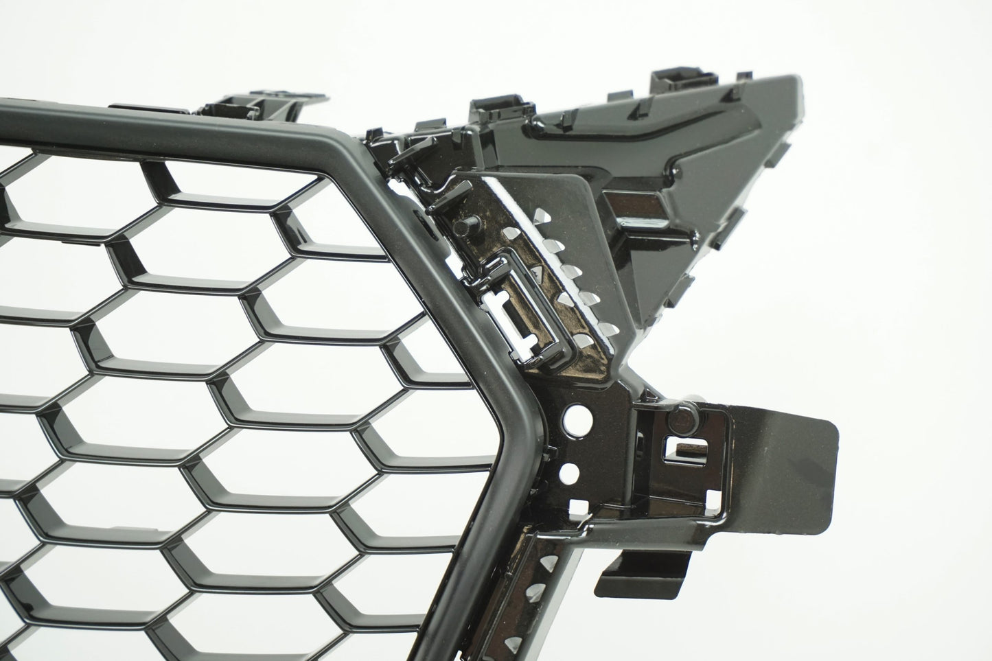 Pièce d'origine Calandre pour Audi TT RS 8S Quattro 8S0853653A