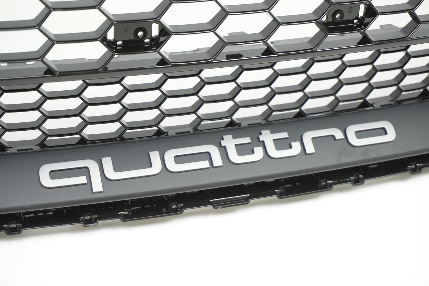 Pièce d'origine Calandre pour Audi TT RS 8S Quattro 8S0853653A
