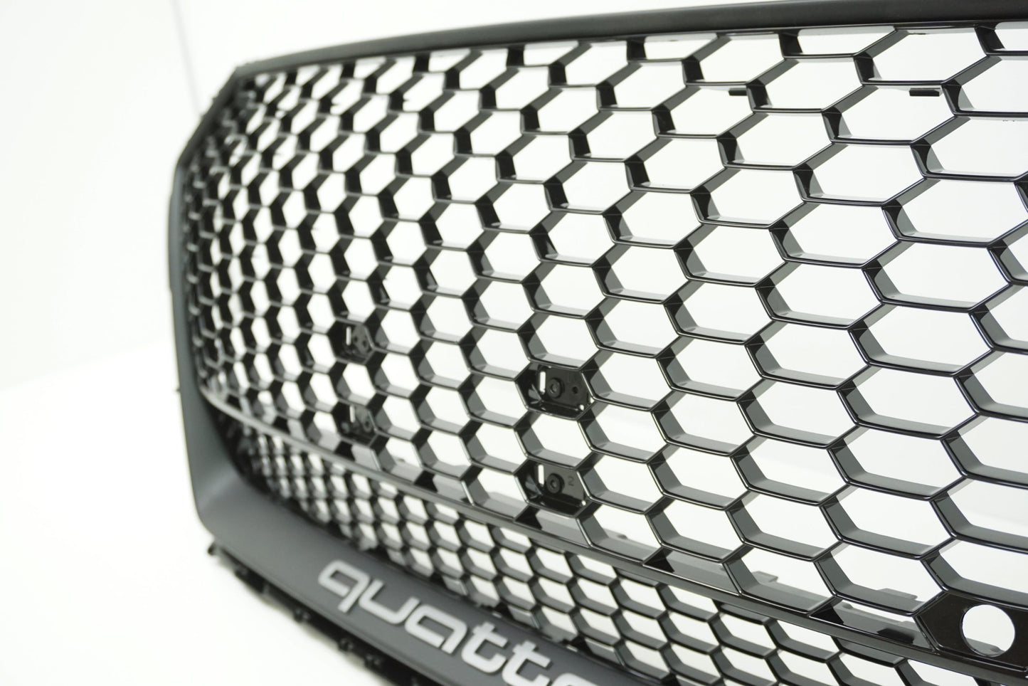 Pièce d'origine Calandre pour Audi TT RS 8S Quattro 8S0853653A