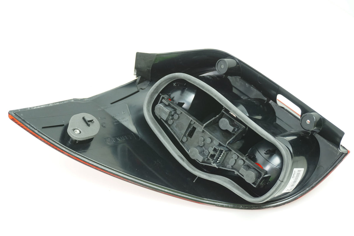 Pièce d'origine Feu arrière droit pour Renault Laguna II 8200703489