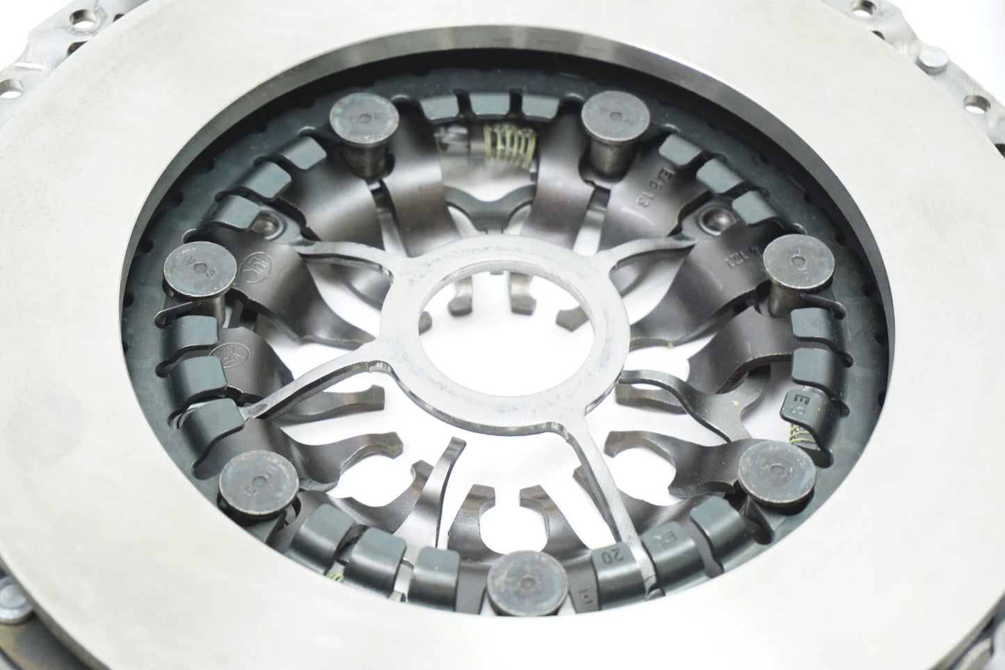 Pièce d'origine Kit d'embrayage pour Renault Dacia 302057908R