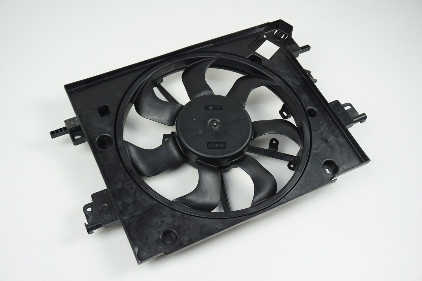 Pièce d'origine Ventilateur de radiateur pour Dacia Duster 214814130R