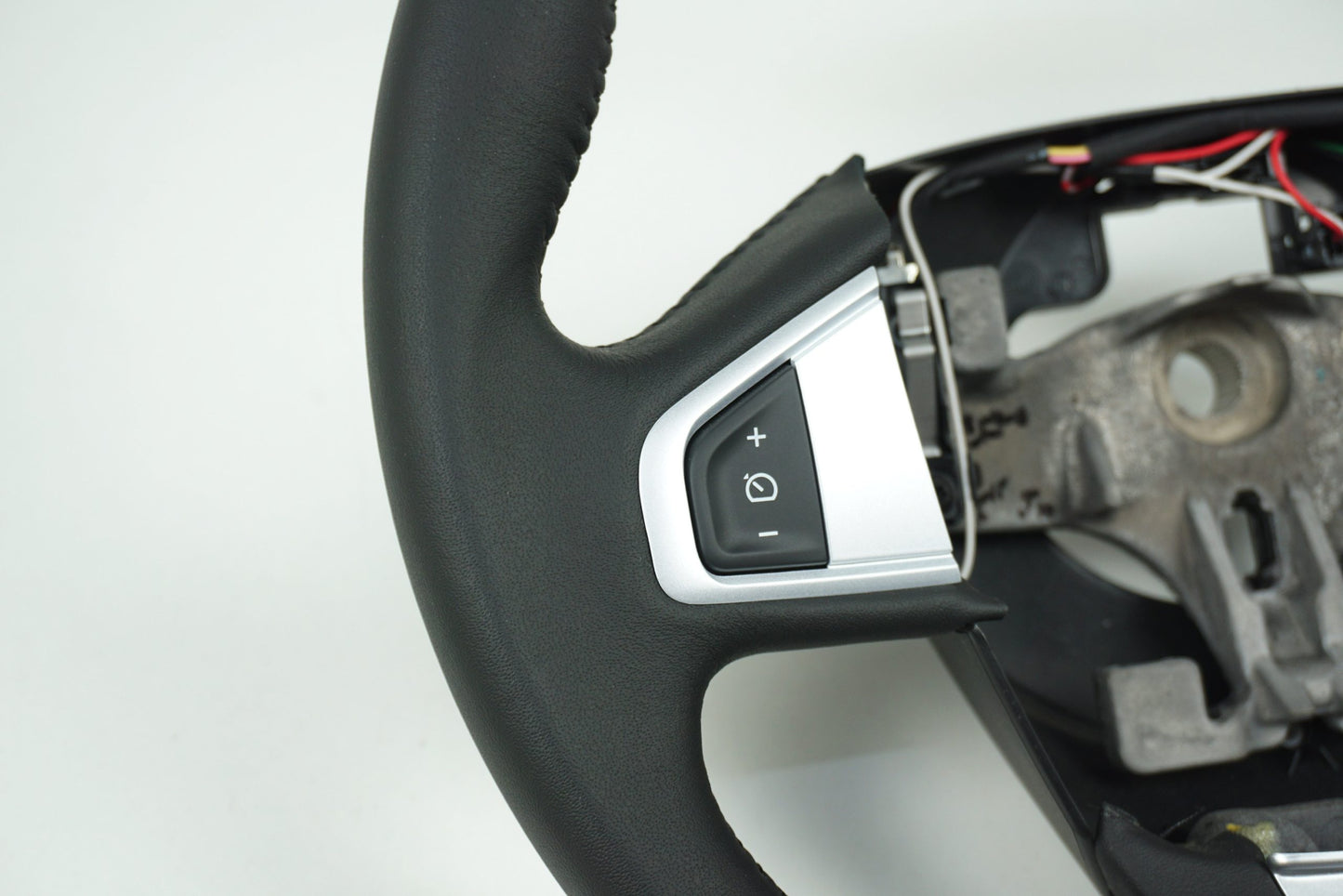 Pièce d'origine Volant cuir pour Renault Megane III 484001175R