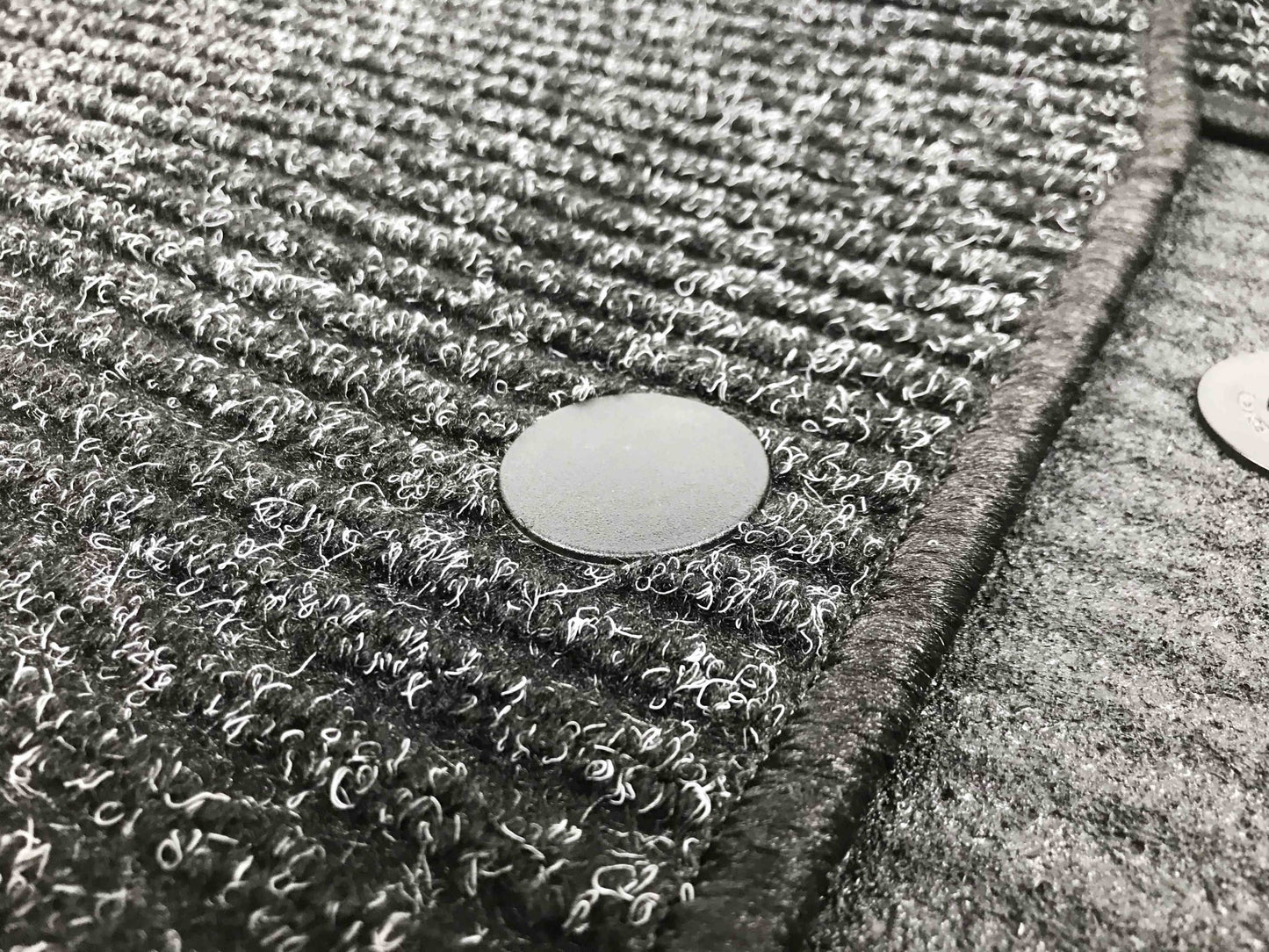 Pièce d'origine Jeu de tapis de sol pour Opel Vivaro GM 95599374