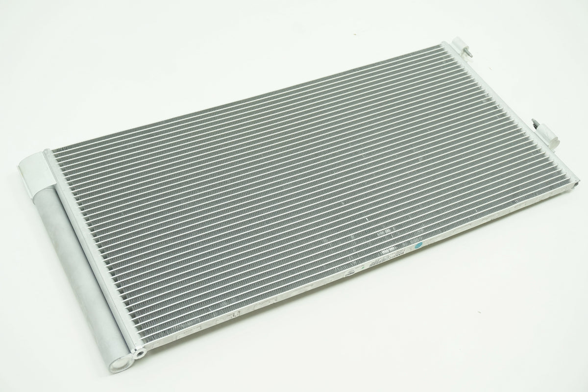 Pièce d'origine Condenseur de climatisation pour Renault Laguna III 921100002R