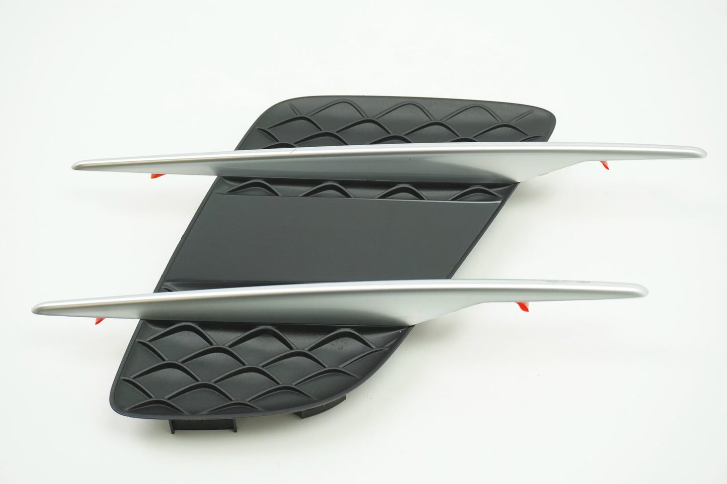 Pièce d'origine Grille d'aile droite pour Mercedes SL 63 AMG R231 A2316903400