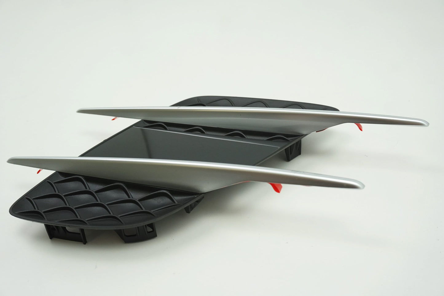 Pièce d'origine Grille d'aile droite pour Mercedes SL 63 AMG R231 A2316903400