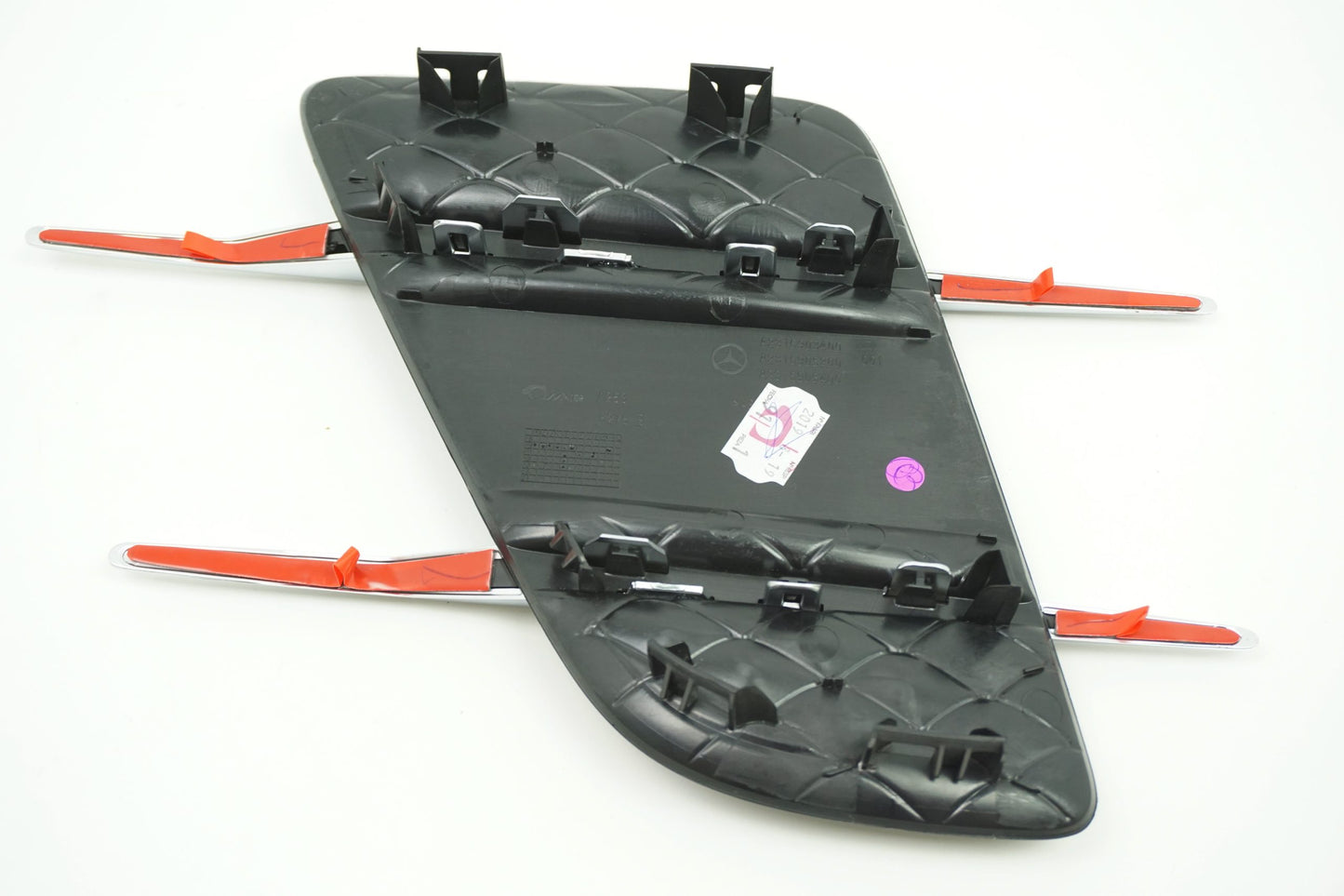 Pièce d'origine Grille d'aile droite pour Mercedes SL 63 AMG R231 A2316903400