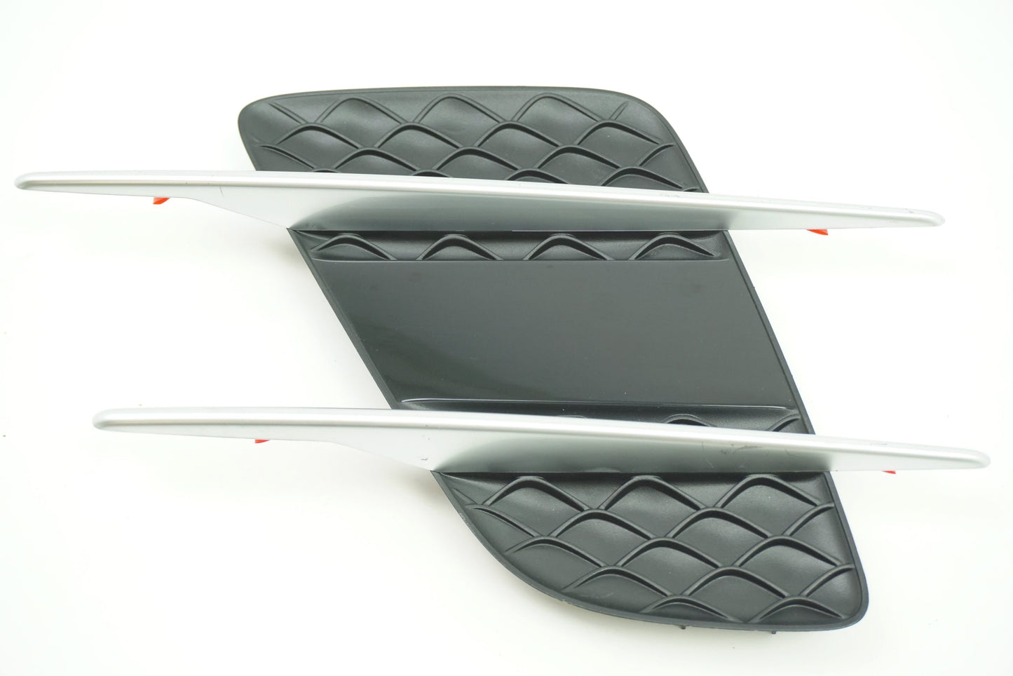 Pièce d'origine Grille d'aile gauche pour Mercedes SL 63 AMG R231 A2316903300