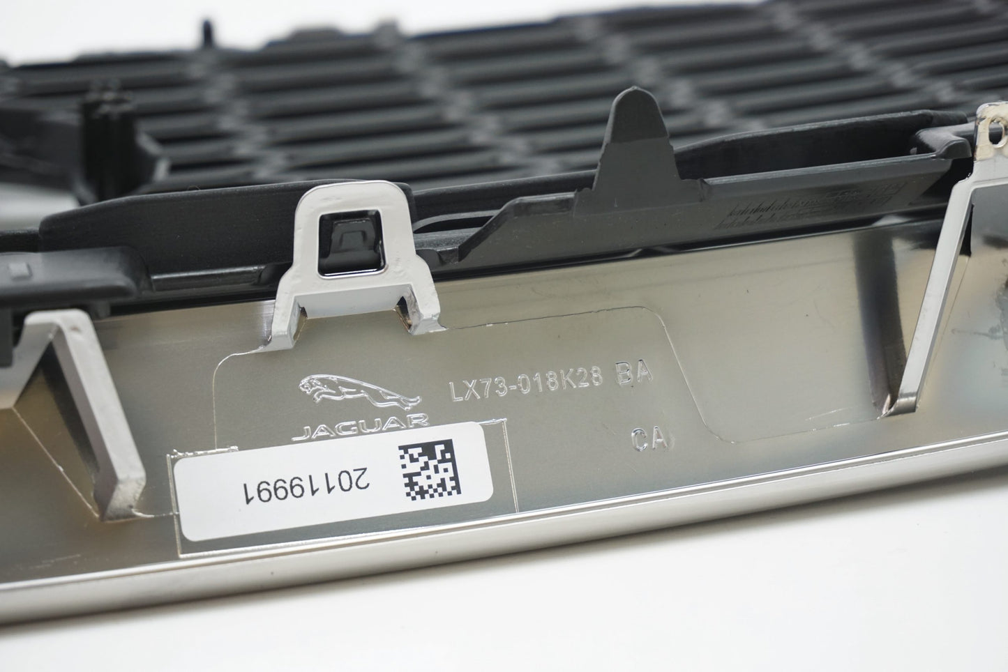 Pièce d'origine Calandre pour Jaguar XE LX73-018K28-BA