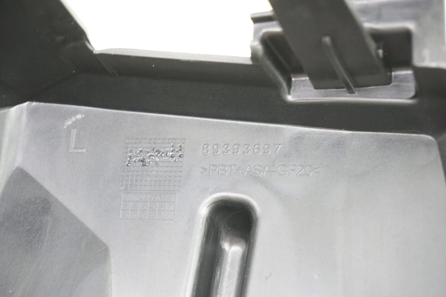 Pièce d'origine Support de fixation de phare gauche pour Audi Q7 4L 89393697_W