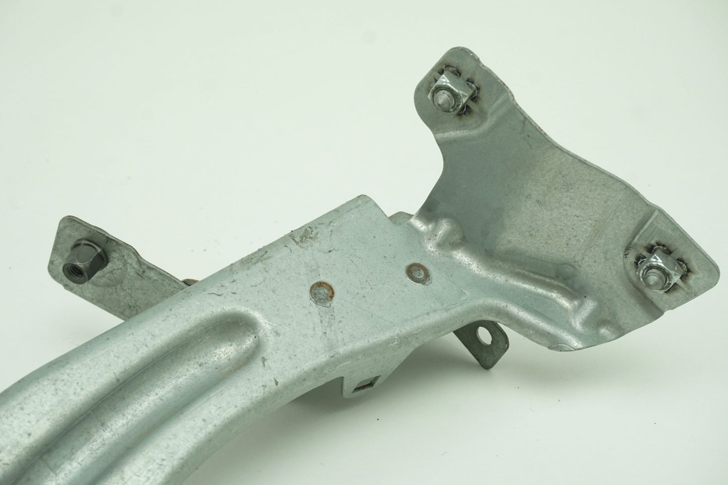 Pièce d'origine Support d'aile droite pour Audi TT 8S0 8S0821132_