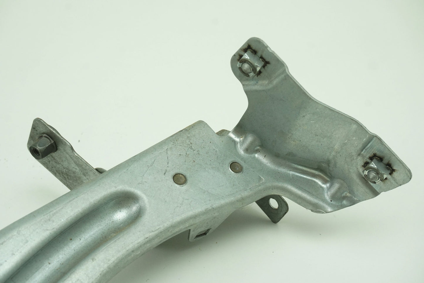 Pièce d'origine Support d'aile droite pour Audi TT 8S0821132