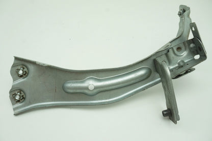 Pièce d'origine Support d'aile droite pour Audi TT 8S0821132