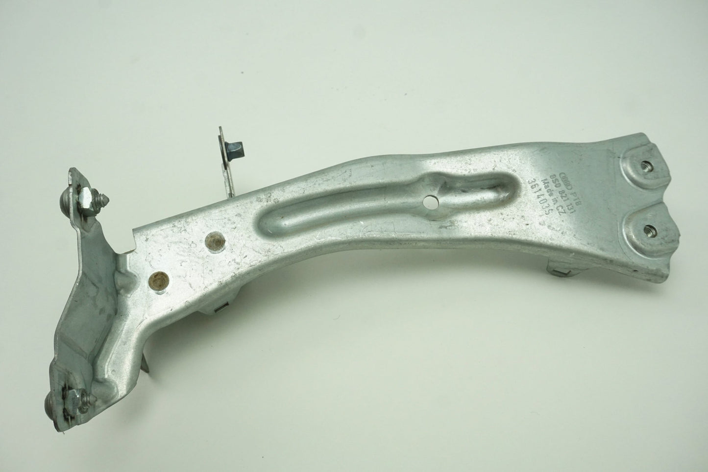 Pièce d'origine Support d'aile gauche pour Audi TT 8S0821131