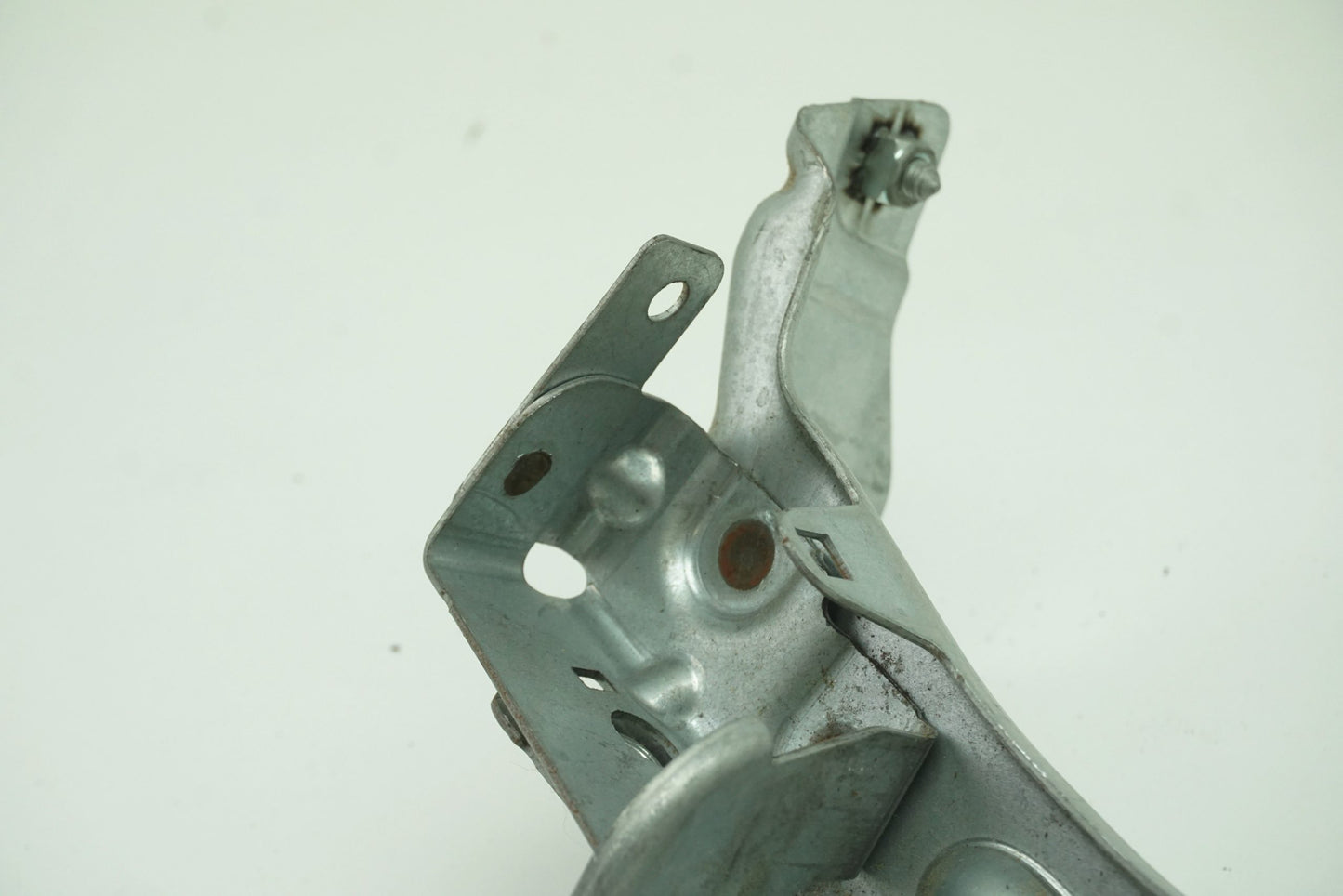 Pièce d'origine Support d'aile gauche pour Audi TT 8S0821131